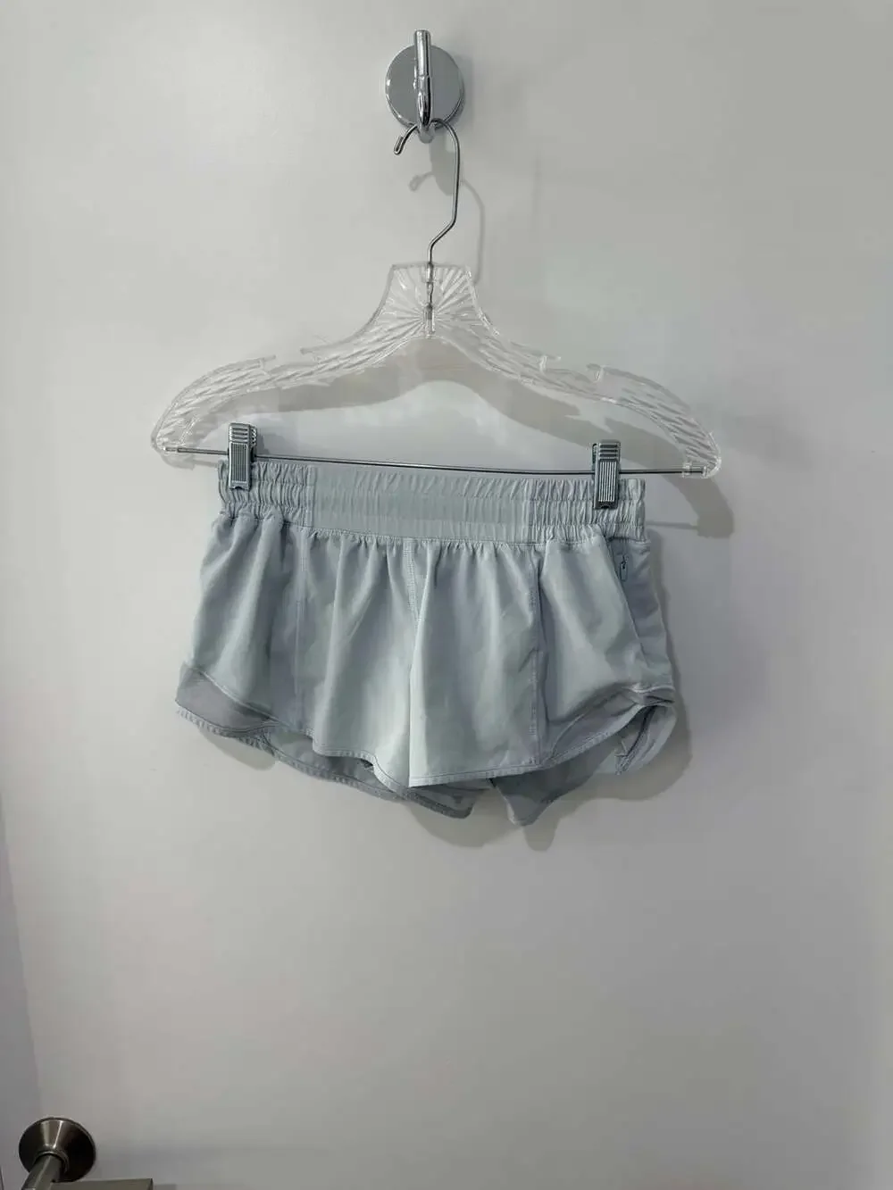 Lululemon Hotty Hot Low-Rise Short 2.5